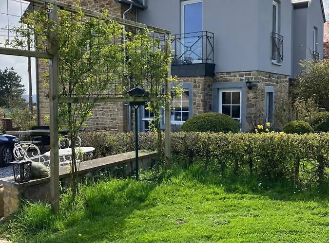Maison Et Son Jardin Situes Dans Le Condroz