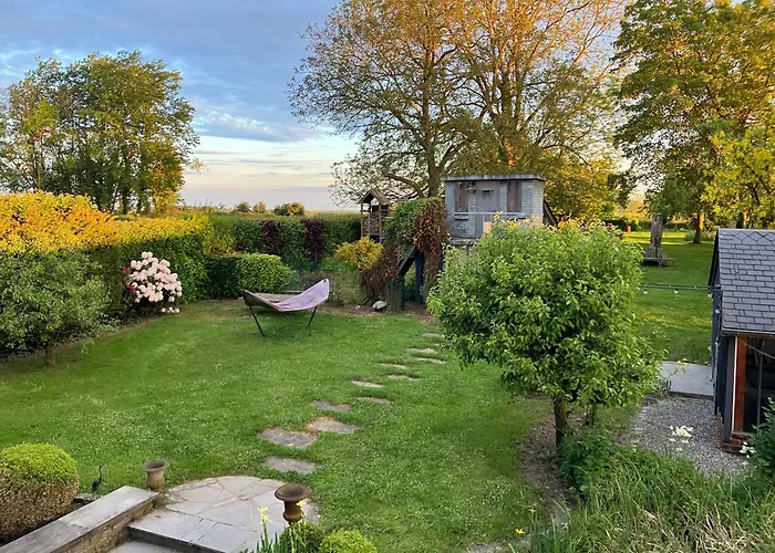 Maison Et Son Jardin Situes Dans Le Condroz