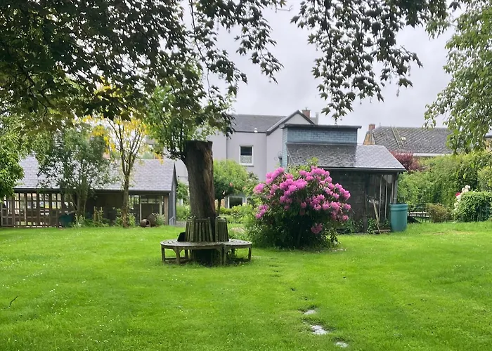 Maison Et Son Jardin Situes Dans Le Condroz