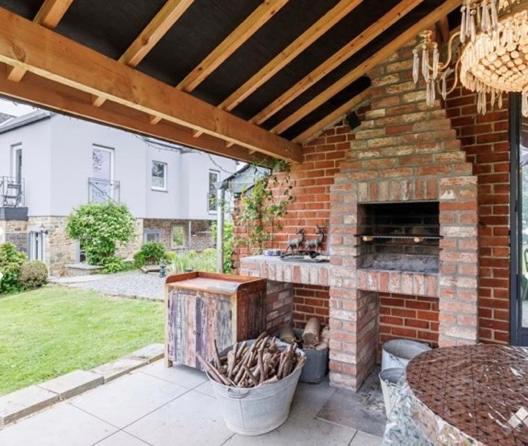 Maison Et Son Jardin Situes Dans Le Condroz